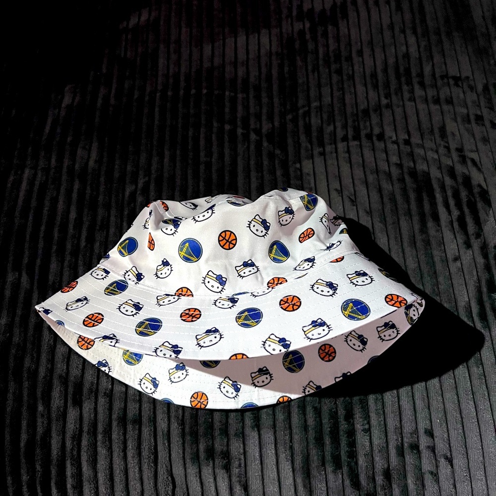 NWT very rare Hello Kitty Golden State Warriors Bucket Hat..